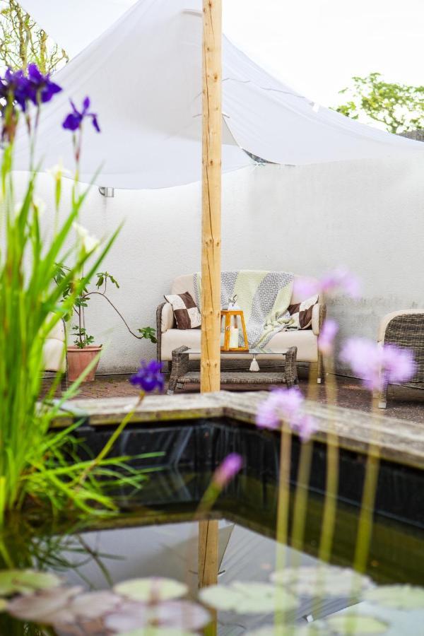 Romantic Secluded Shepherd Hut Hares Rest Southwick  Exterior photo